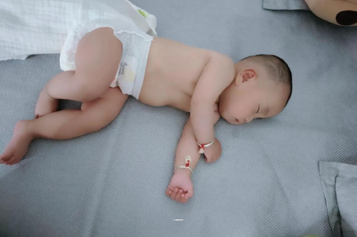 钦州宝宝积食发烧怎么处理